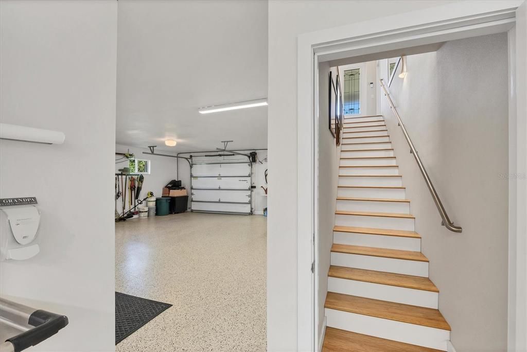 En Venta: $899,000 (3 camas, 3 baños, 2041 Pies cuadrados)