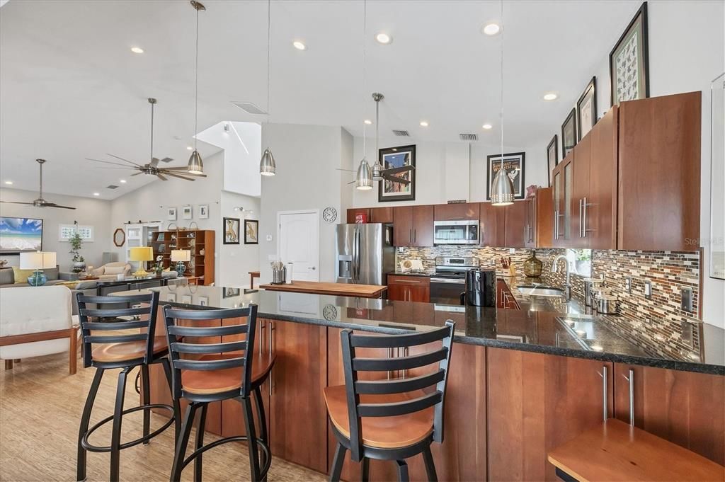 En Venta: $899,000 (3 camas, 3 baños, 2041 Pies cuadrados)