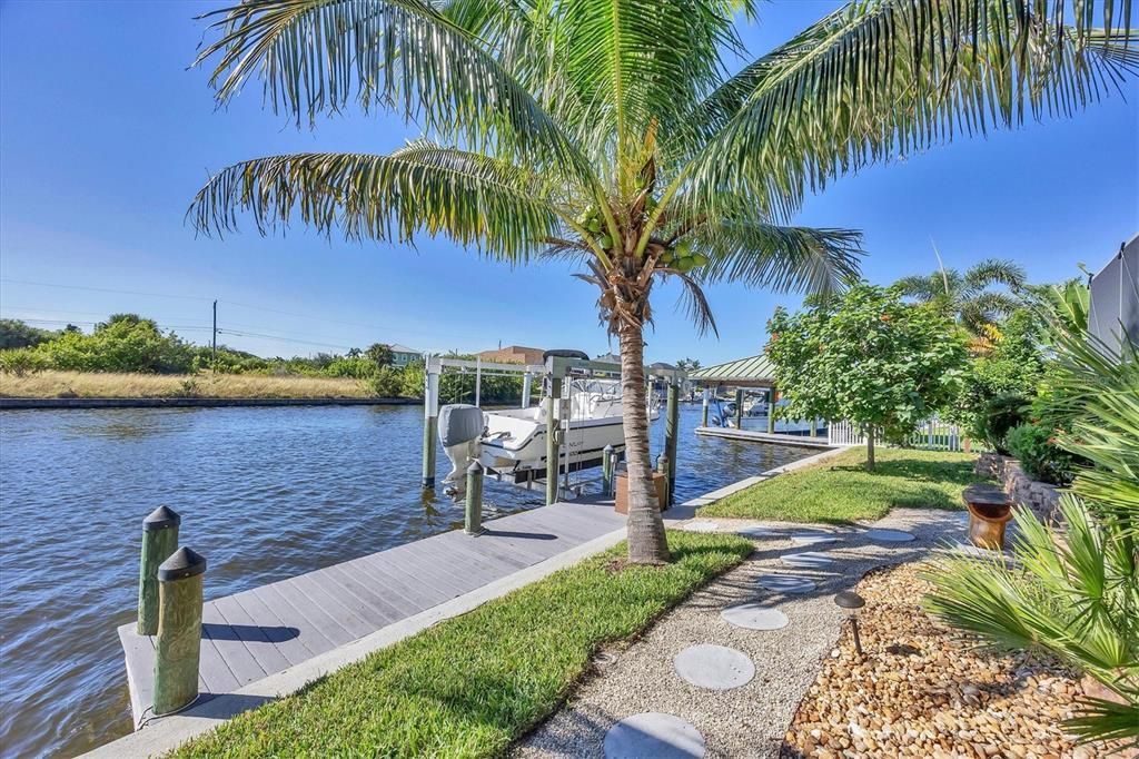 En Venta: $899,000 (3 camas, 3 baños, 2041 Pies cuadrados)