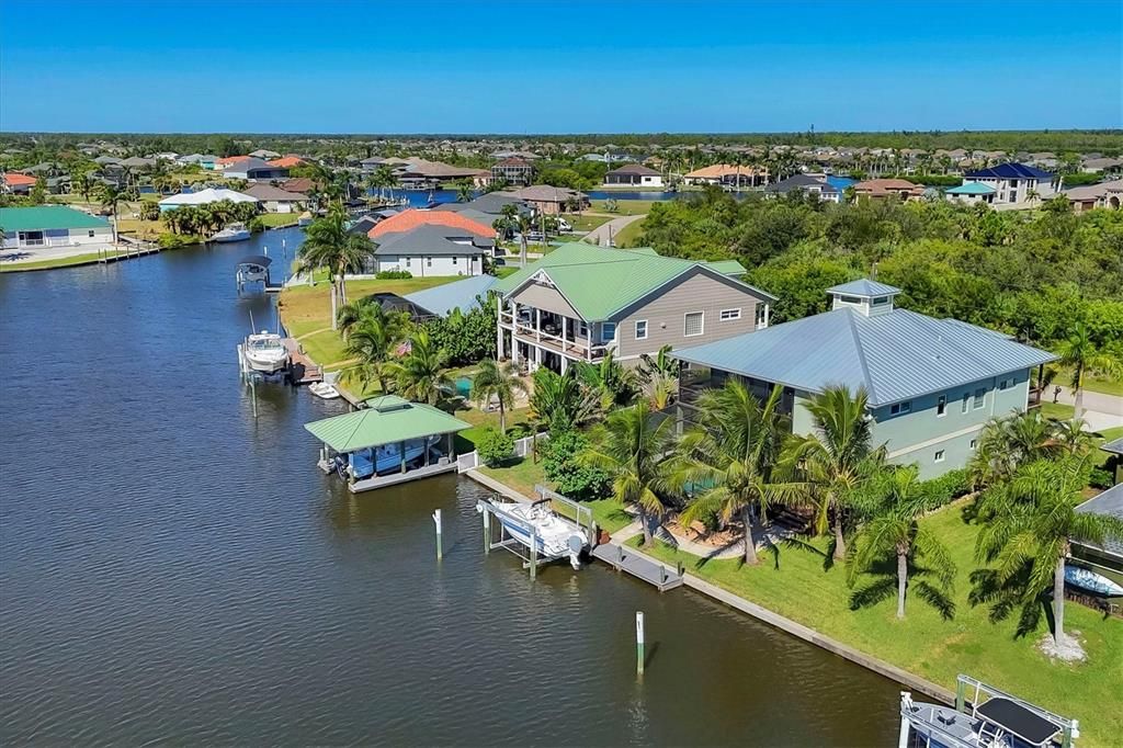 En Venta: $899,000 (3 camas, 3 baños, 2041 Pies cuadrados)