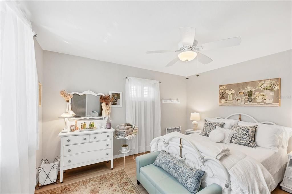 En Venta: $899,000 (3 camas, 3 baños, 2041 Pies cuadrados)