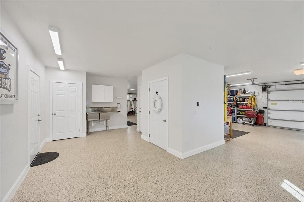 En Venta: $899,000 (3 camas, 3 baños, 2041 Pies cuadrados)