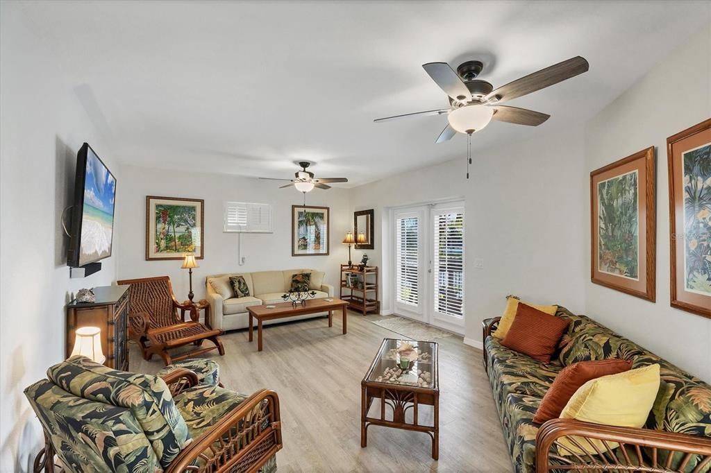 En Venta: $899,000 (3 camas, 3 baños, 2041 Pies cuadrados)