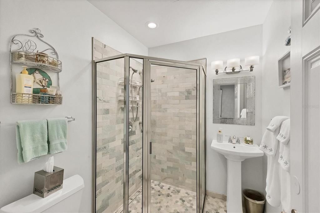 En Venta: $899,000 (3 camas, 3 baños, 2041 Pies cuadrados)