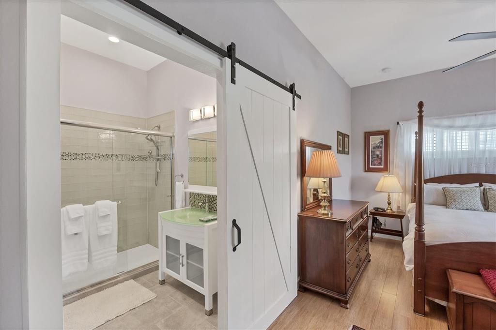 En Venta: $899,000 (3 camas, 3 baños, 2041 Pies cuadrados)