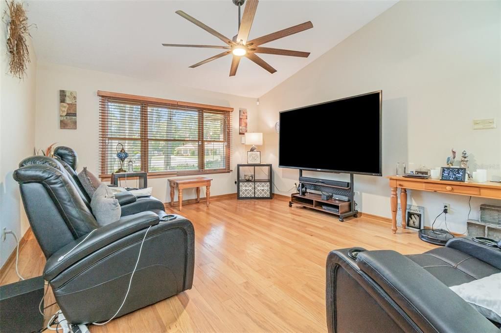 For Sale: $474,000 (4 beds, 3 baths, 2092 Square Feet)