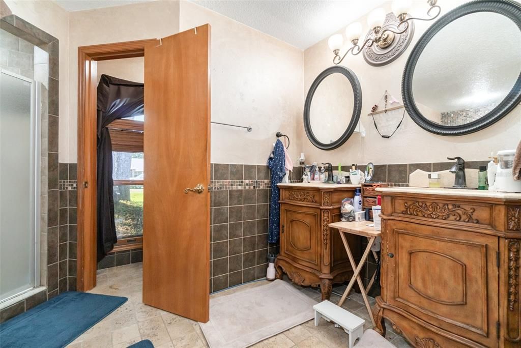 For Sale: $474,000 (4 beds, 3 baths, 2092 Square Feet)