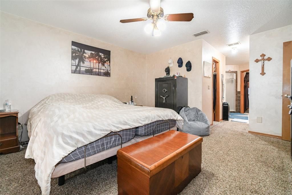 For Sale: $474,000 (4 beds, 3 baths, 2092 Square Feet)