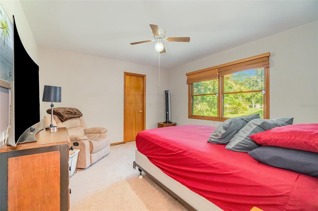 For Sale: $474,000 (4 beds, 3 baths, 2092 Square Feet)