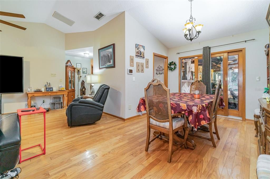 For Sale: $474,000 (4 beds, 3 baths, 2092 Square Feet)