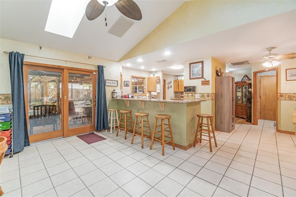 For Sale: $474,000 (4 beds, 3 baths, 2092 Square Feet)