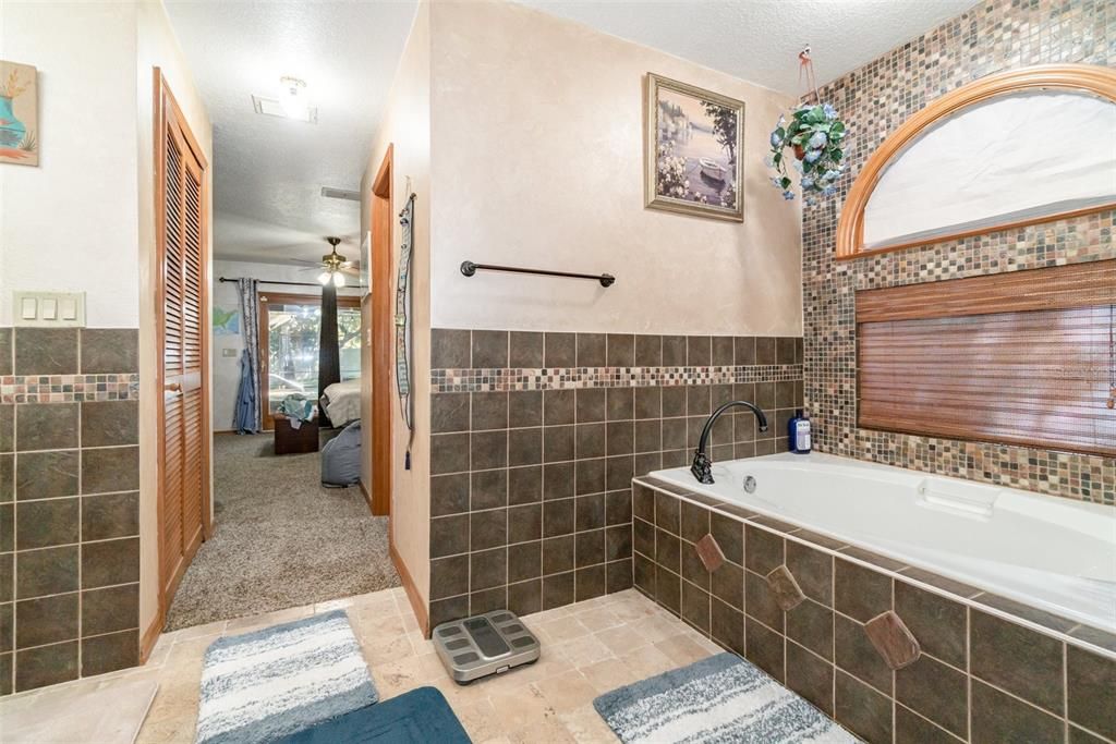 For Sale: $474,000 (4 beds, 3 baths, 2092 Square Feet)