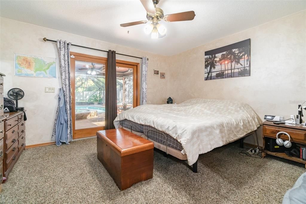 For Sale: $474,000 (4 beds, 3 baths, 2092 Square Feet)