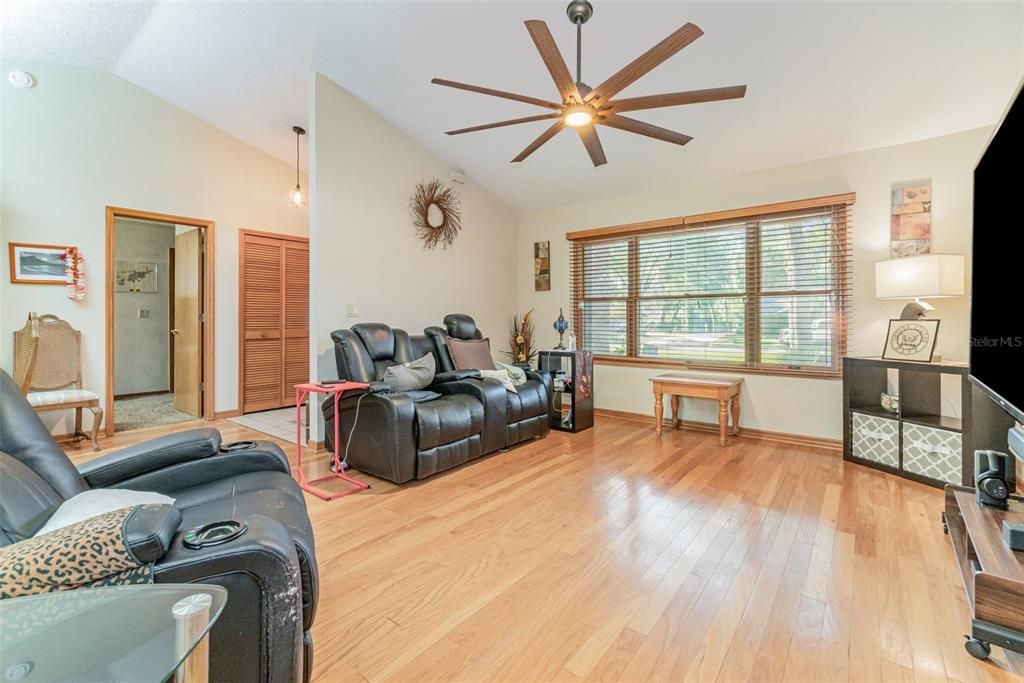 For Sale: $474,000 (4 beds, 3 baths, 2092 Square Feet)