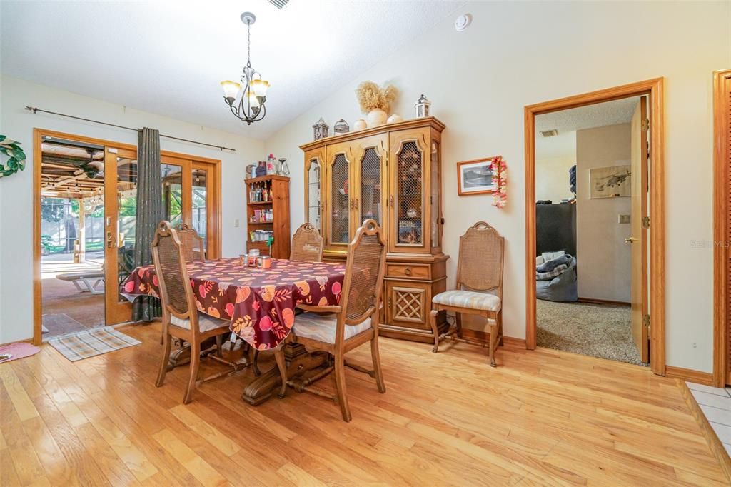 For Sale: $474,000 (4 beds, 3 baths, 2092 Square Feet)