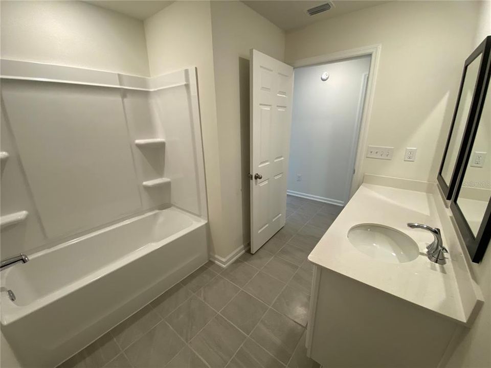 待售: $369,990 (4 贝兹, 2 浴室, 2239 平方英尺)