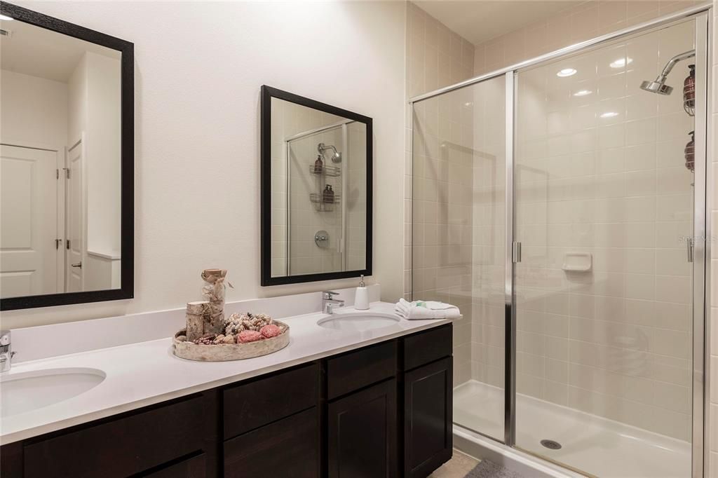 На продажу: $295,000 (2 спален, 2 ванн, 1350 Квадратных фут)