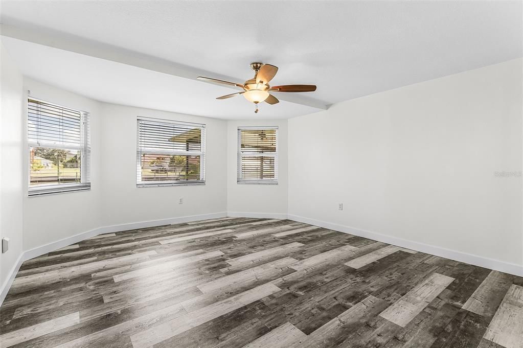 Active With Contract: $339,900 (2 beds, 2 baths, 1560 Square Feet)