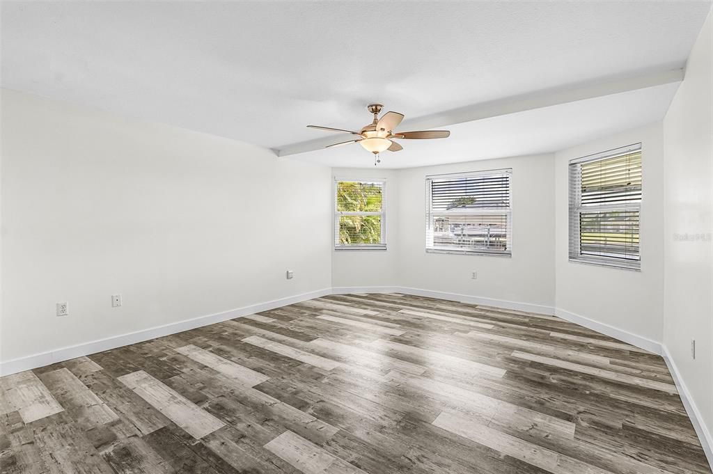 Active With Contract: $339,900 (2 beds, 2 baths, 1560 Square Feet)