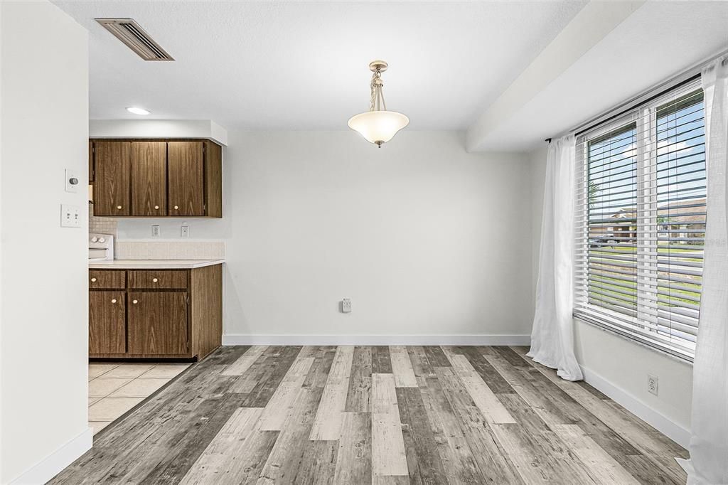 Active With Contract: $339,900 (2 beds, 2 baths, 1560 Square Feet)