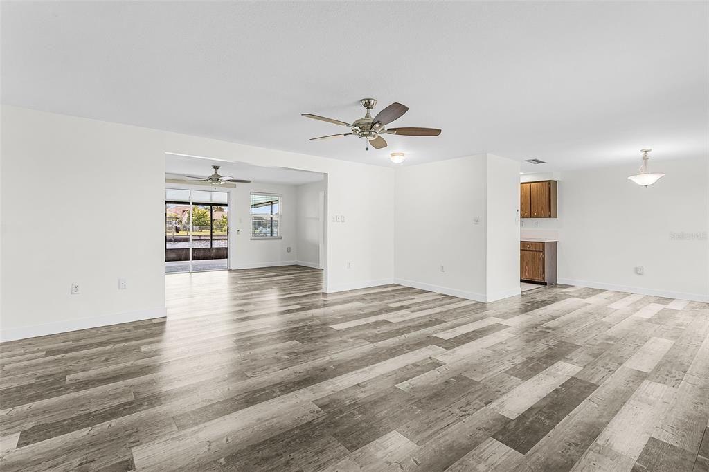 Active With Contract: $339,900 (2 beds, 2 baths, 1560 Square Feet)