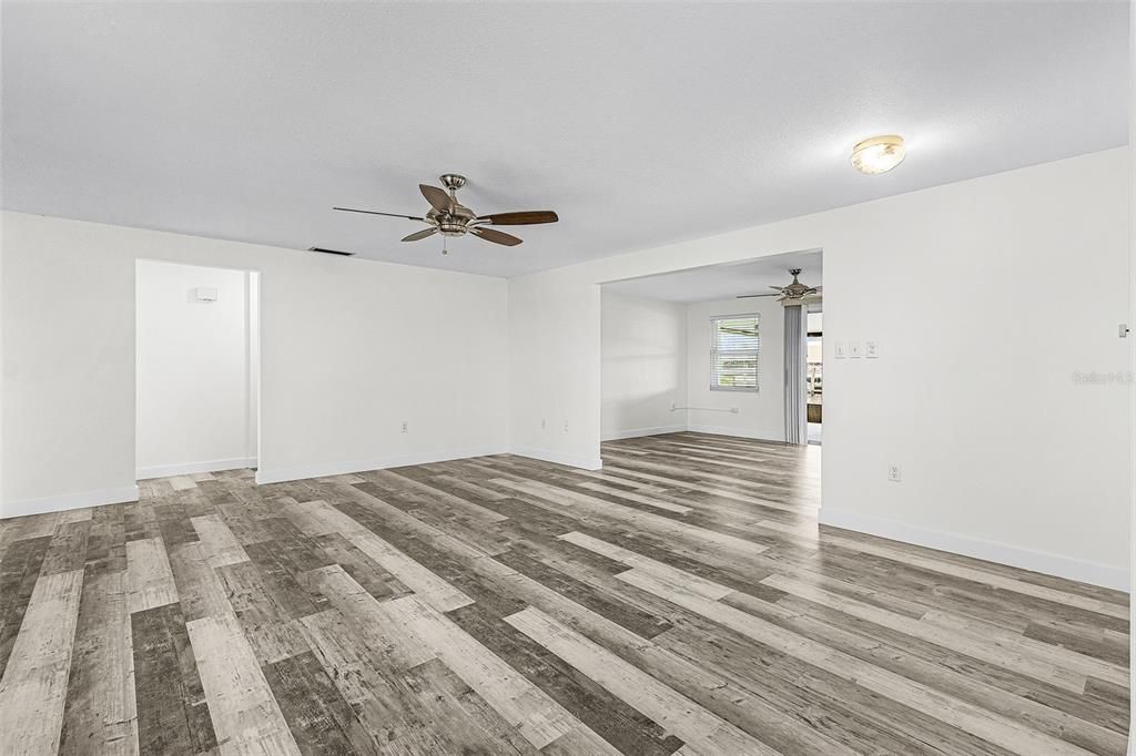 Active With Contract: $339,900 (2 beds, 2 baths, 1560 Square Feet)