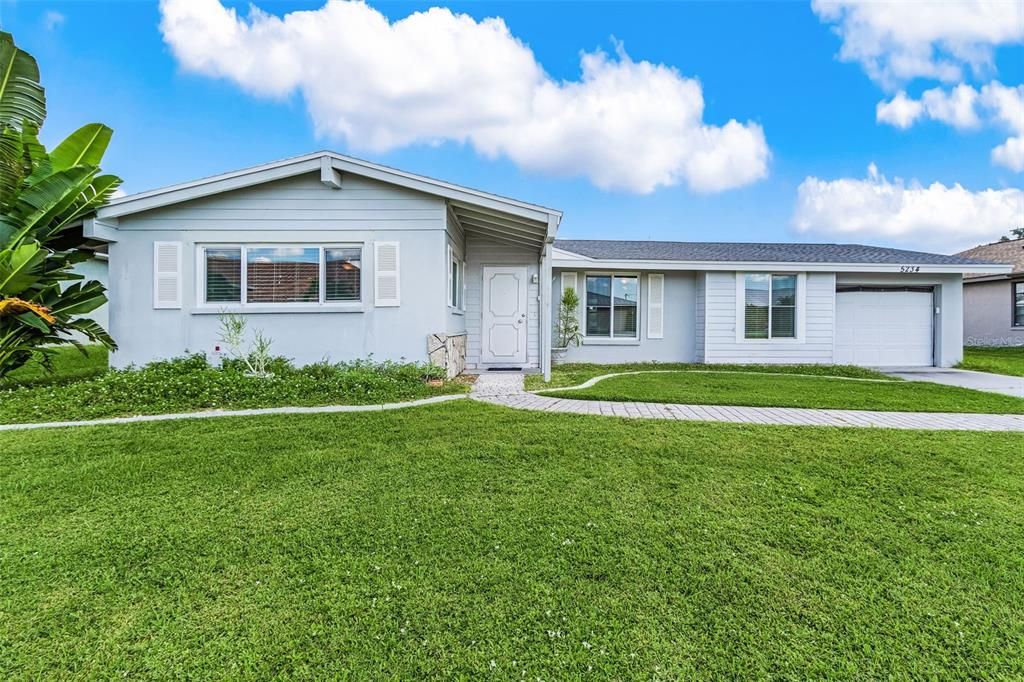 Active With Contract: $339,900 (2 beds, 2 baths, 1560 Square Feet)