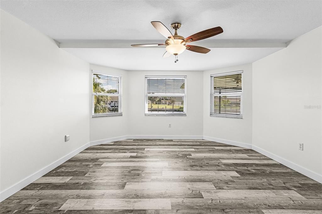 Active With Contract: $339,900 (2 beds, 2 baths, 1560 Square Feet)