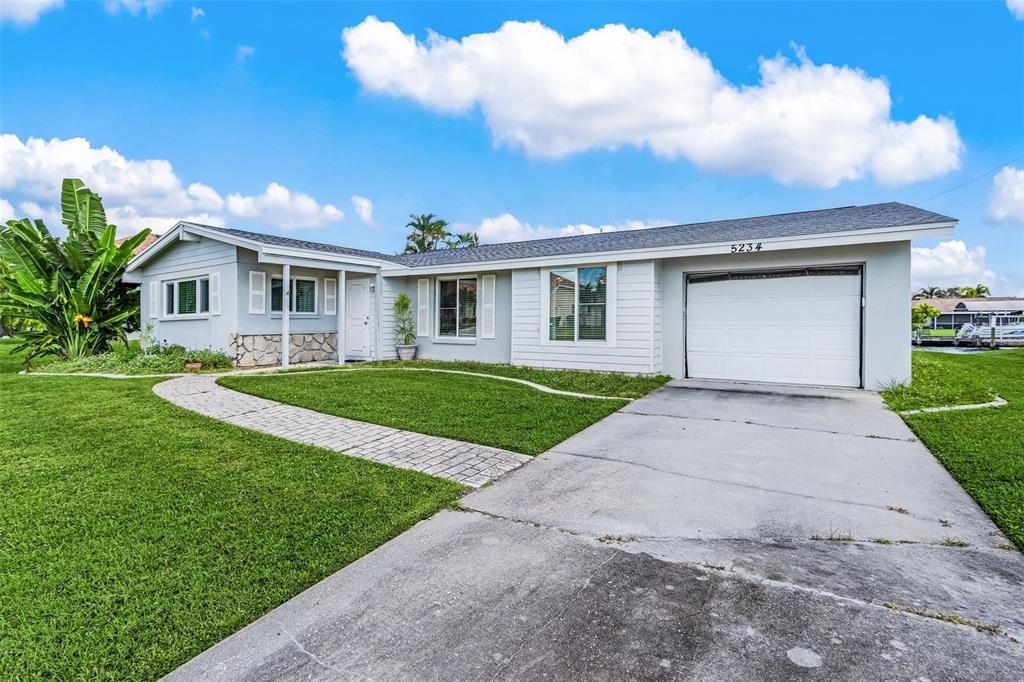 Active With Contract: $339,900 (2 beds, 2 baths, 1560 Square Feet)