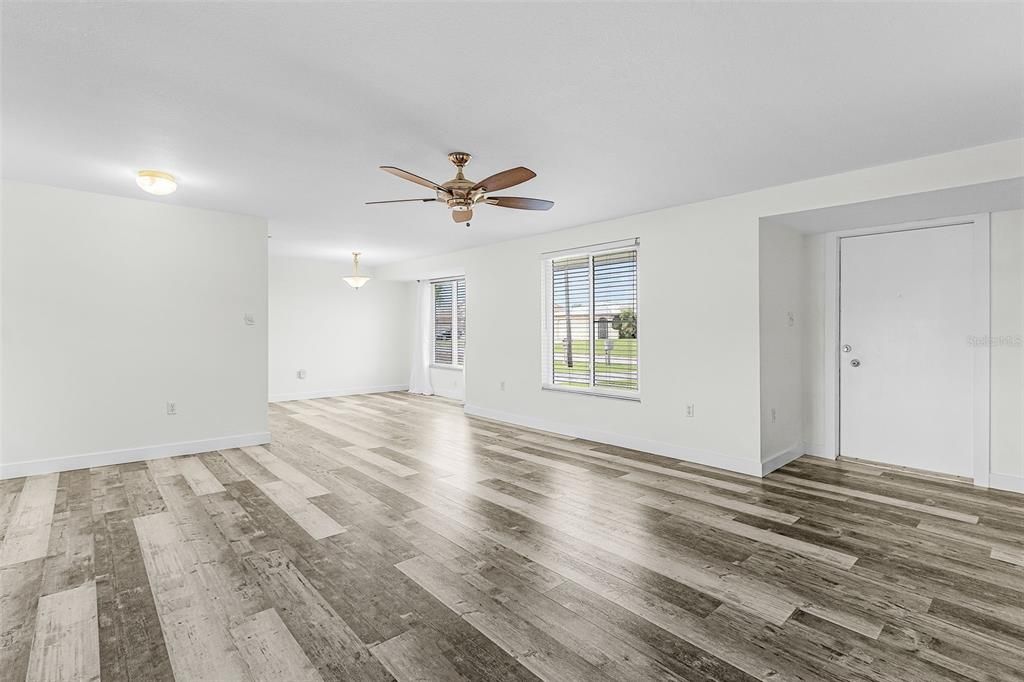 Active With Contract: $339,900 (2 beds, 2 baths, 1560 Square Feet)