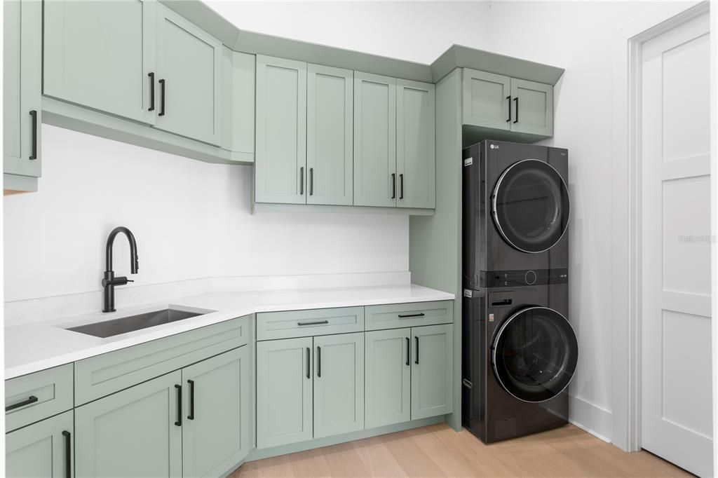 待售: $3,295,000 (6 贝兹, 6 浴室, 5816 平方英尺)