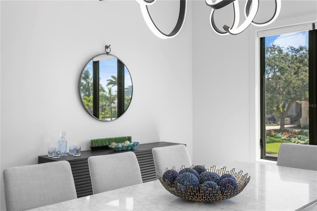 待售: $3,295,000 (6 贝兹, 6 浴室, 5816 平方英尺)