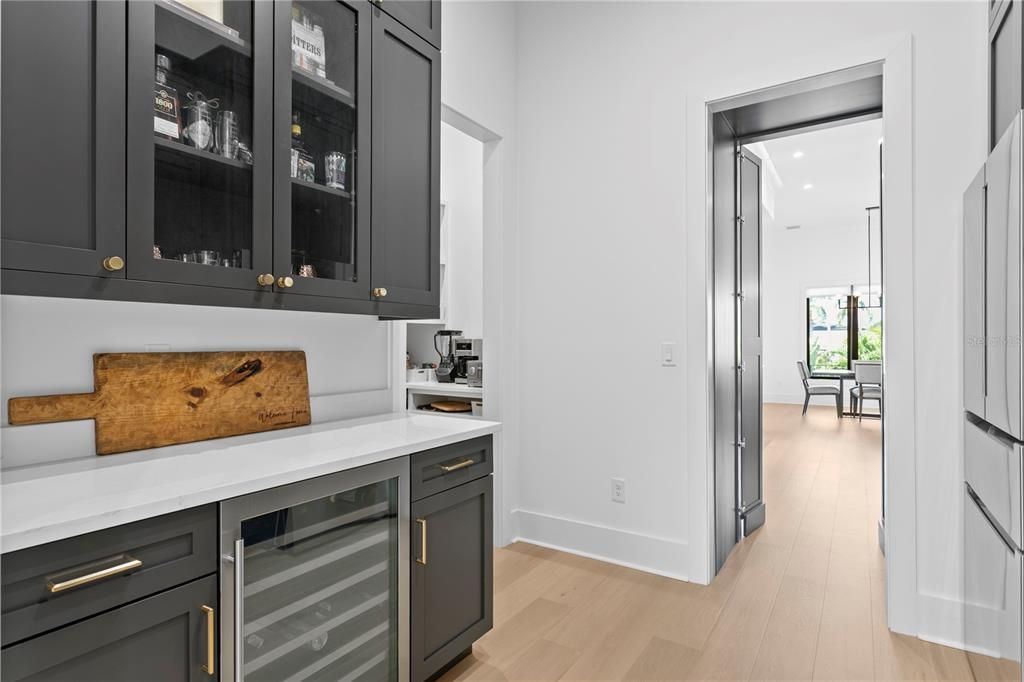 待售: $3,295,000 (6 贝兹, 6 浴室, 5816 平方英尺)