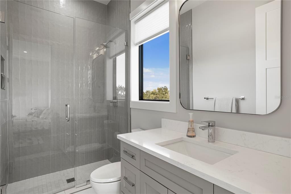 待售: $3,295,000 (6 贝兹, 6 浴室, 5816 平方英尺)