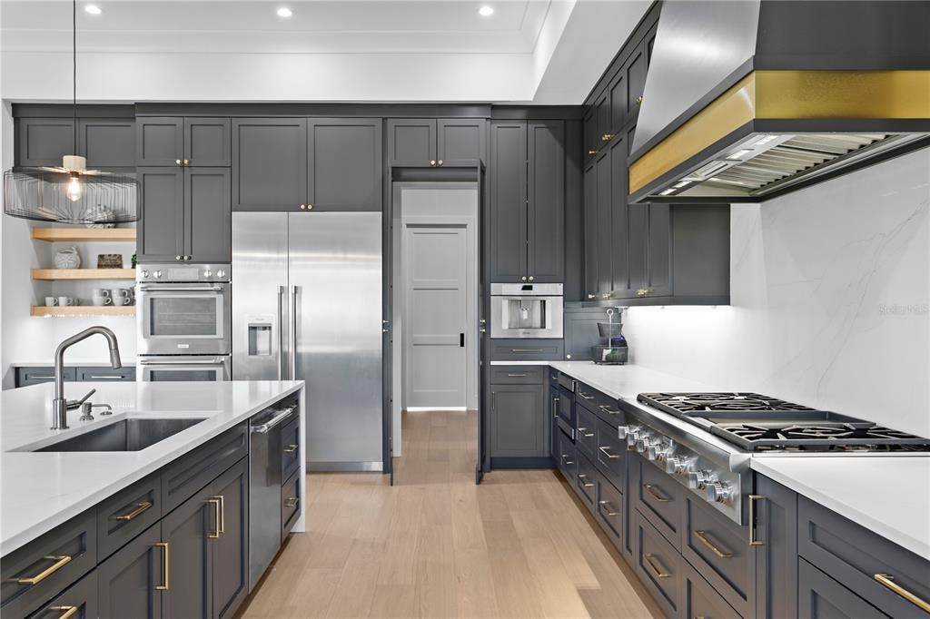 待售: $3,295,000 (6 贝兹, 6 浴室, 5816 平方英尺)