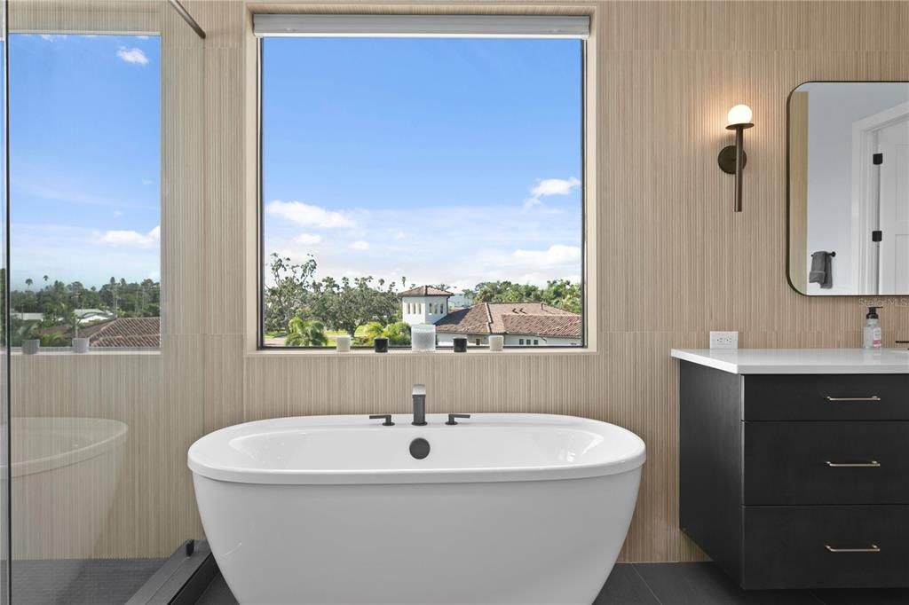 待售: $3,295,000 (6 贝兹, 6 浴室, 5816 平方英尺)