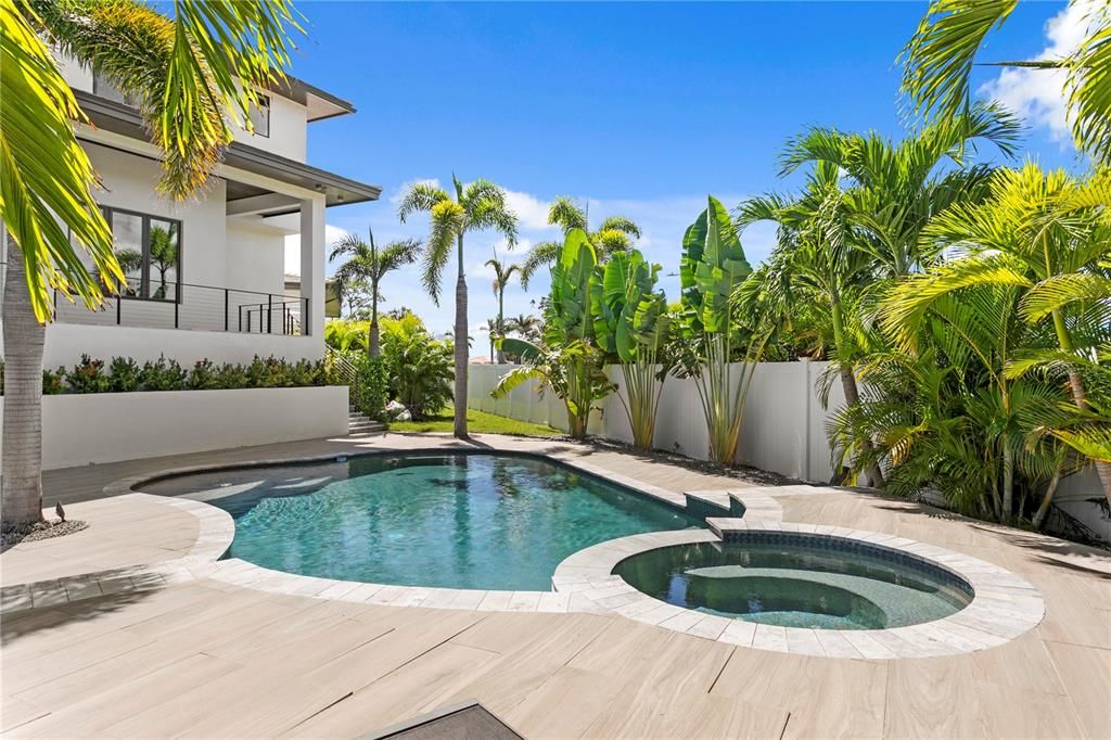 待售: $3,295,000 (6 贝兹, 6 浴室, 5816 平方英尺)