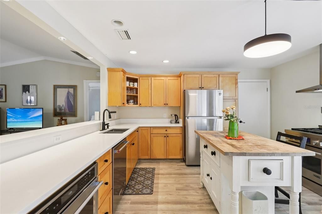 Active With Contract: $625,000 (4 beds, 3 baths, 2516 Square Feet)