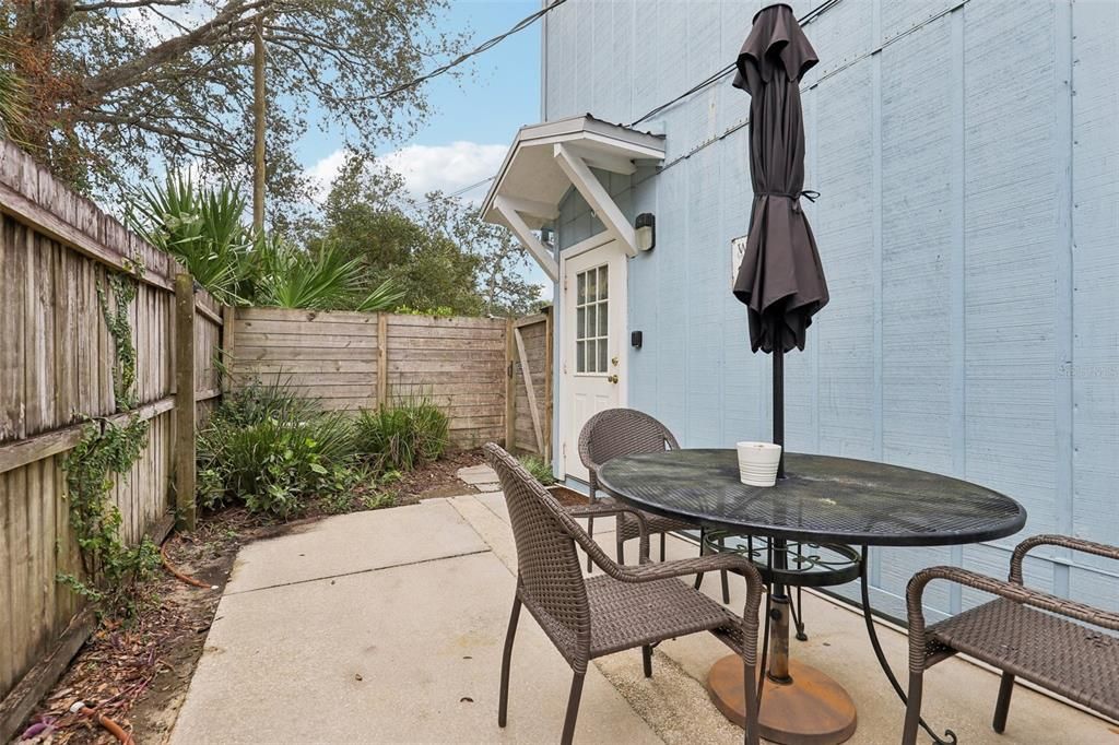 Active With Contract: $625,000 (4 beds, 3 baths, 2516 Square Feet)