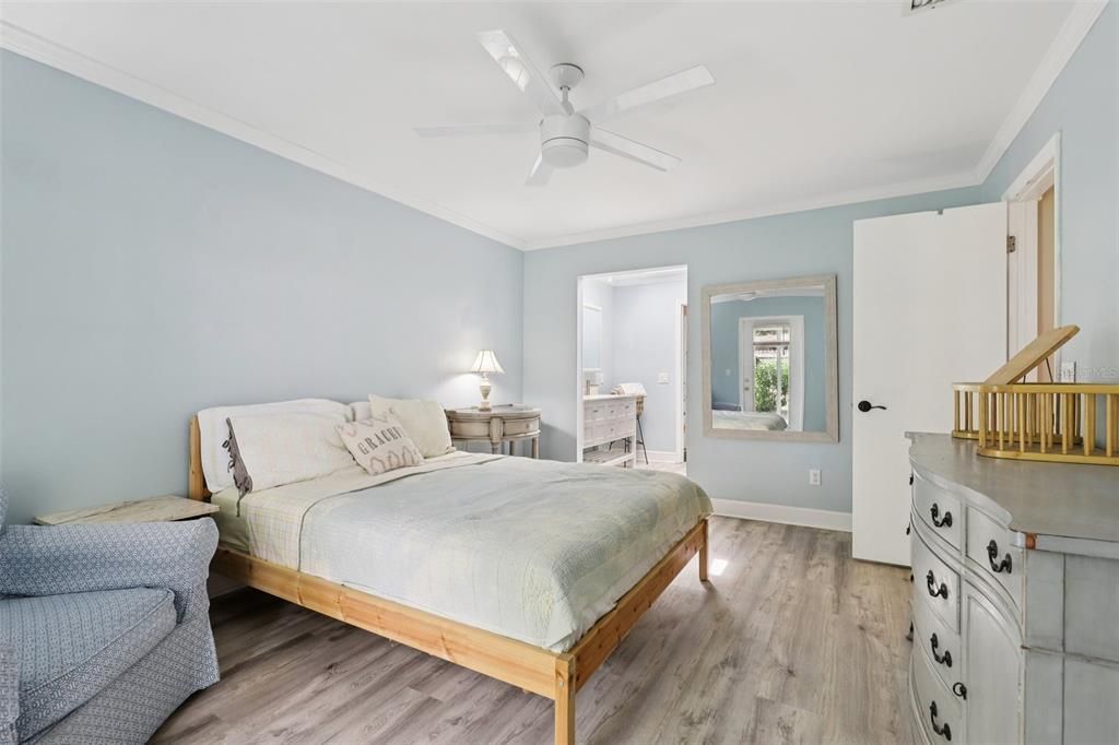 Active With Contract: $625,000 (4 beds, 3 baths, 2516 Square Feet)