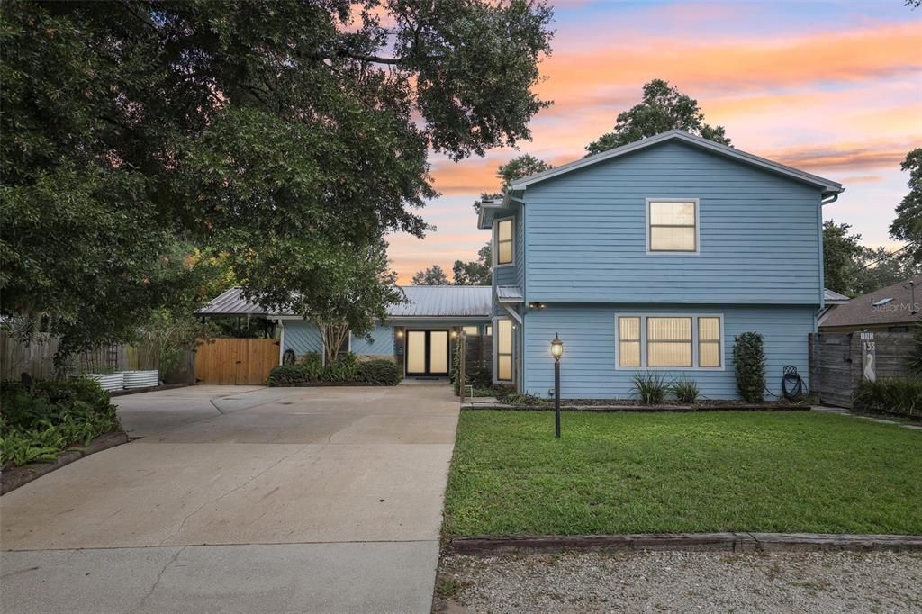 Active With Contract: $625,000 (4 beds, 3 baths, 2516 Square Feet)