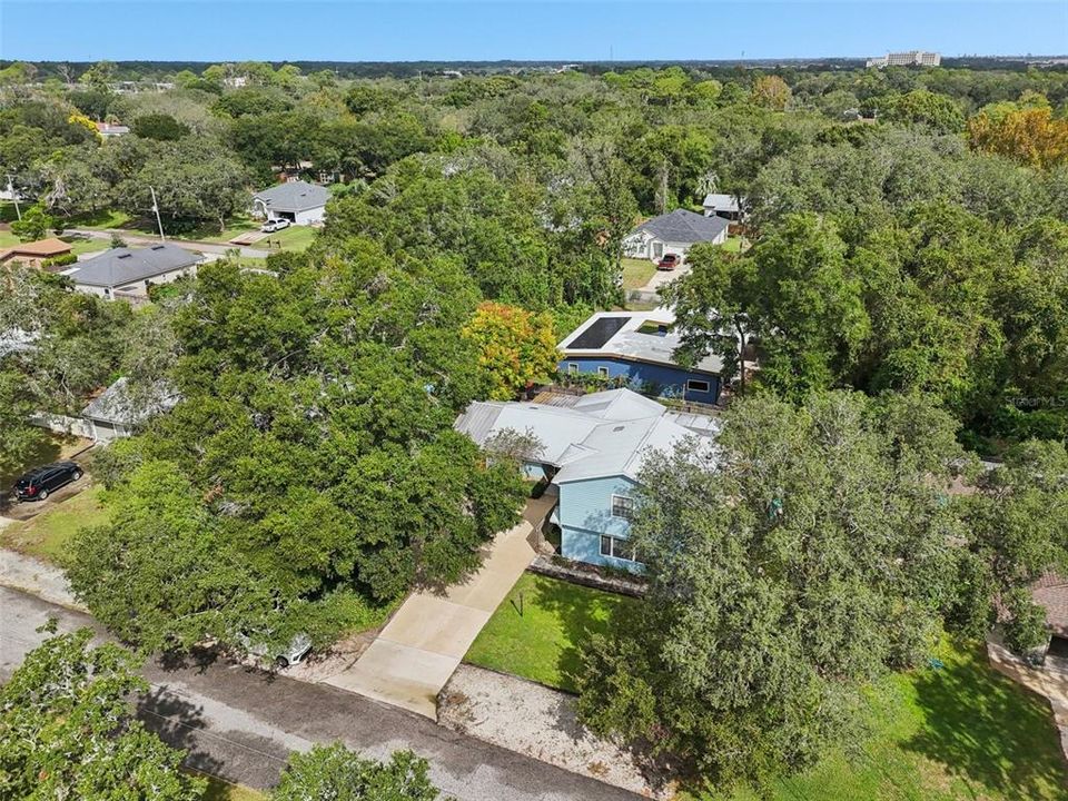 Active With Contract: $625,000 (4 beds, 3 baths, 2516 Square Feet)