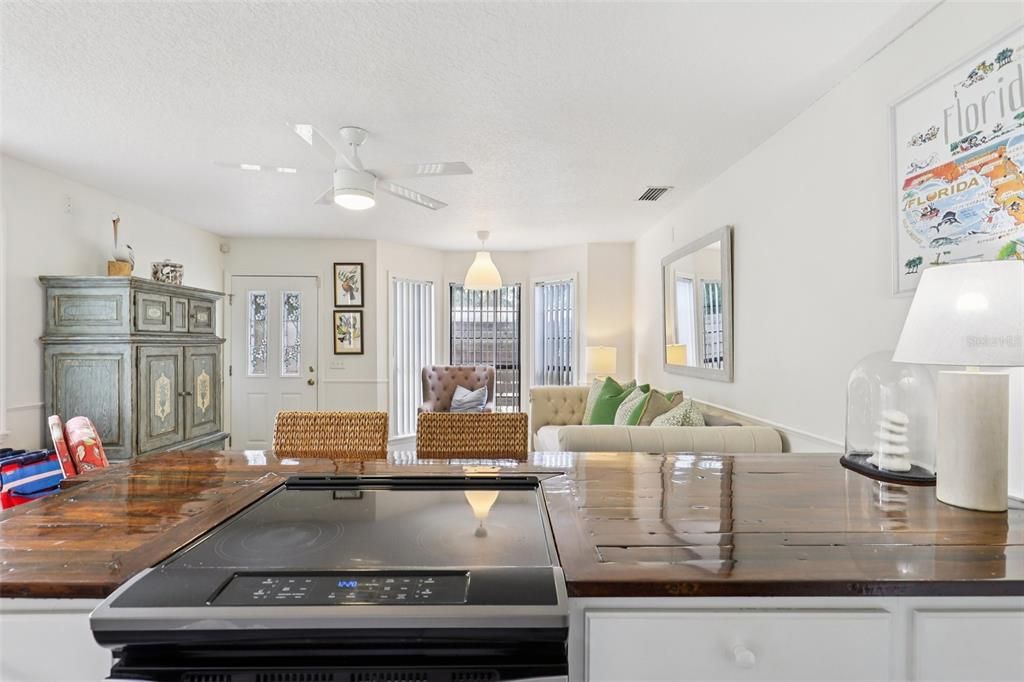 Active With Contract: $625,000 (4 beds, 3 baths, 2516 Square Feet)