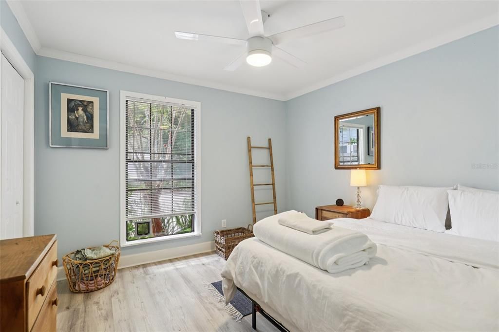 Active With Contract: $625,000 (4 beds, 3 baths, 2516 Square Feet)