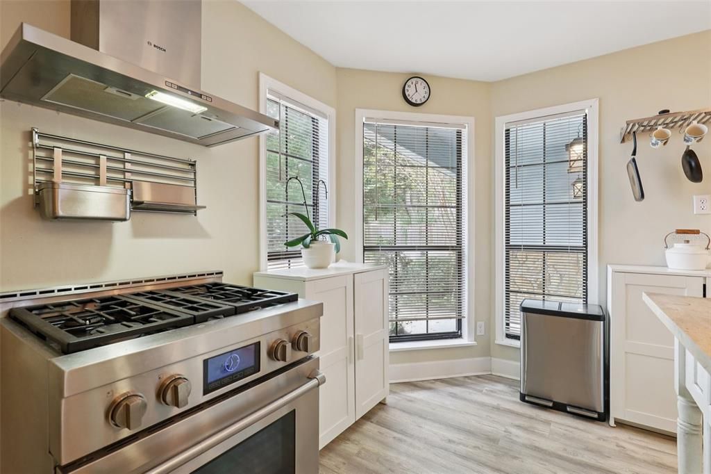 Active With Contract: $625,000 (4 beds, 3 baths, 2516 Square Feet)