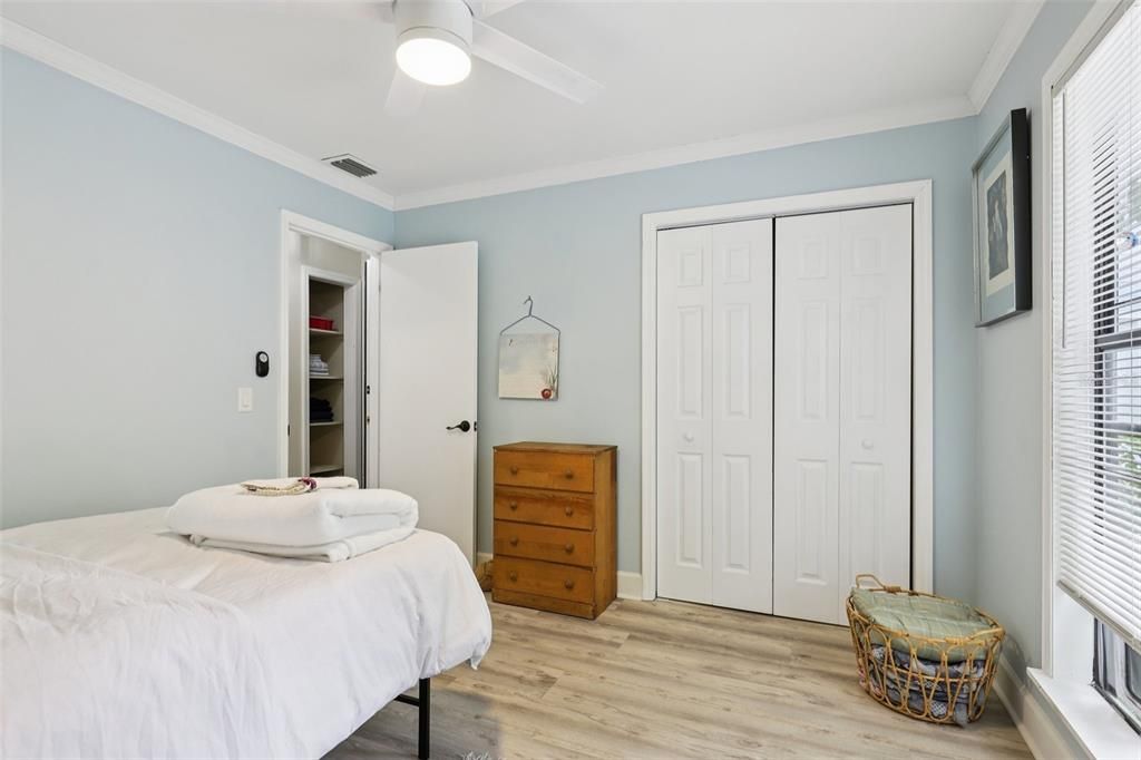 Active With Contract: $625,000 (4 beds, 3 baths, 2516 Square Feet)