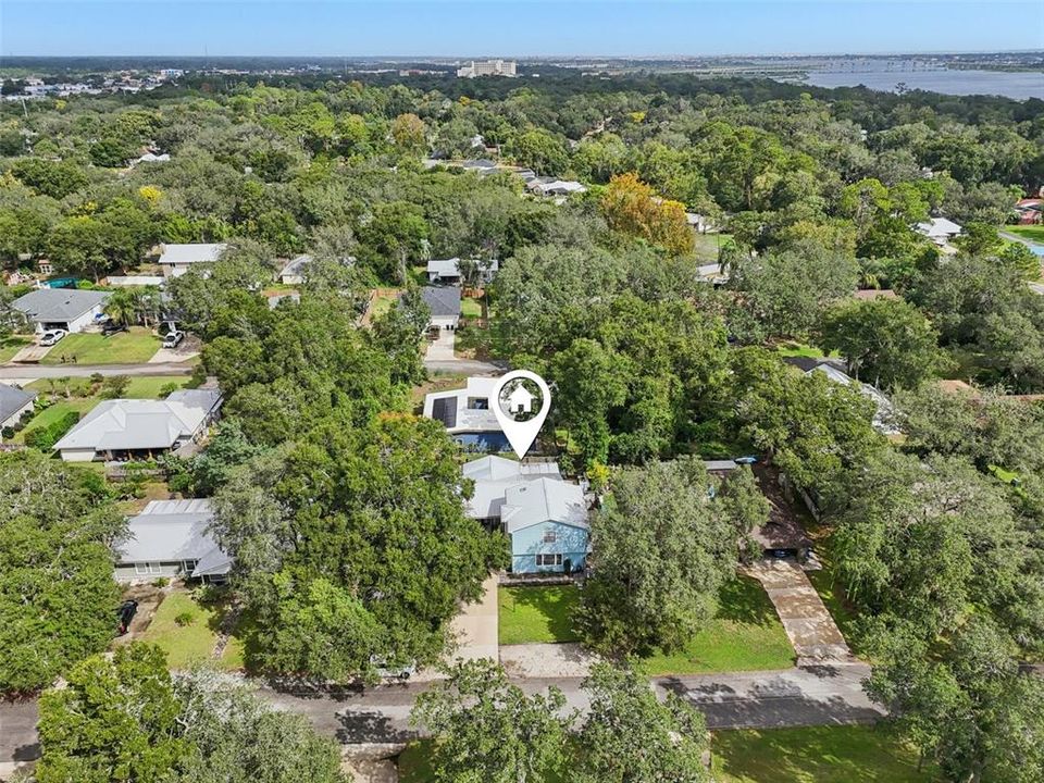 Active With Contract: $625,000 (4 beds, 3 baths, 2516 Square Feet)