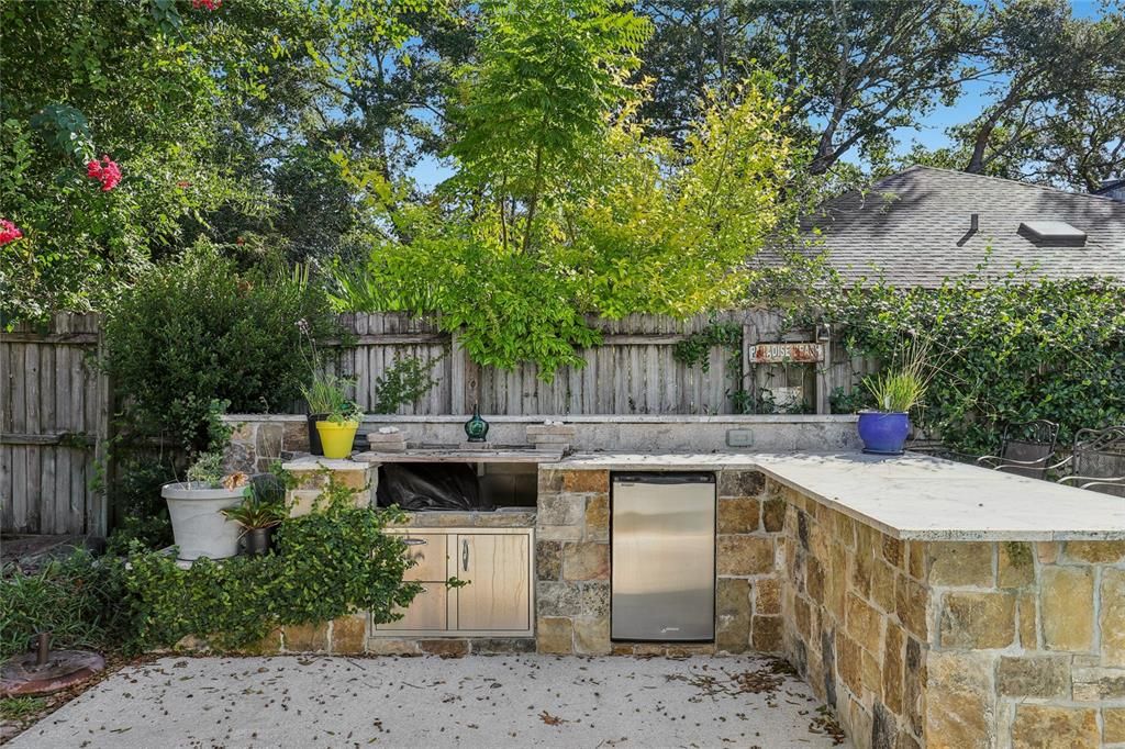 Active With Contract: $625,000 (4 beds, 3 baths, 2516 Square Feet)