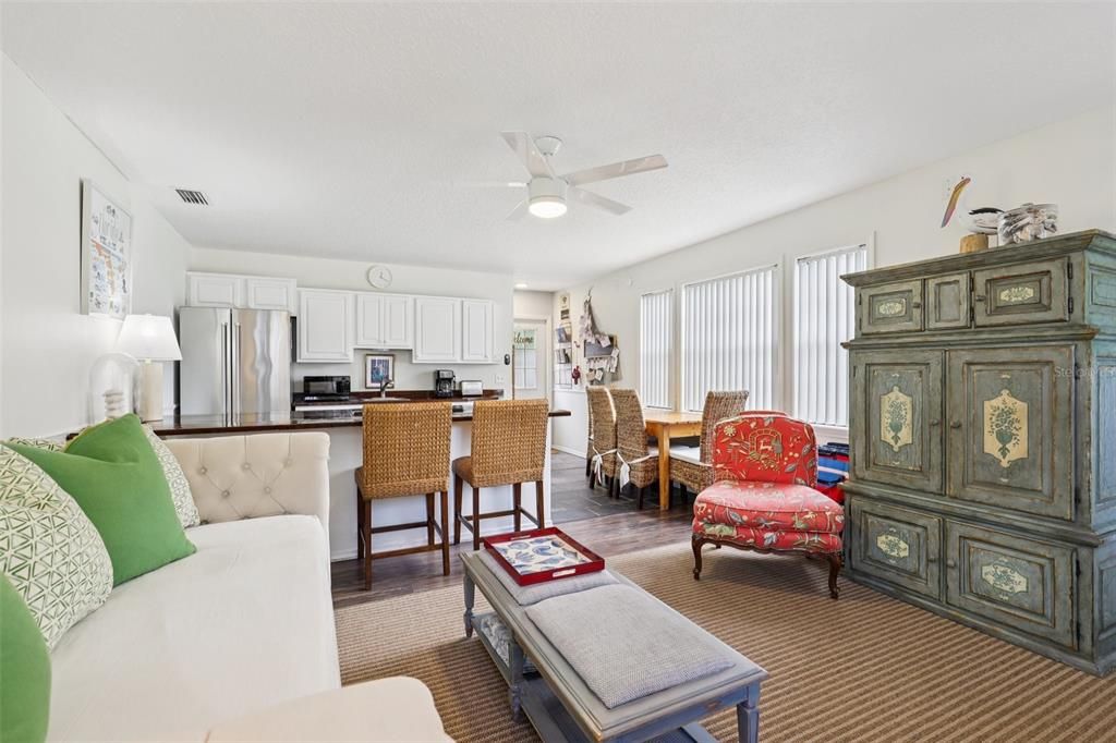 Active With Contract: $625,000 (4 beds, 3 baths, 2516 Square Feet)