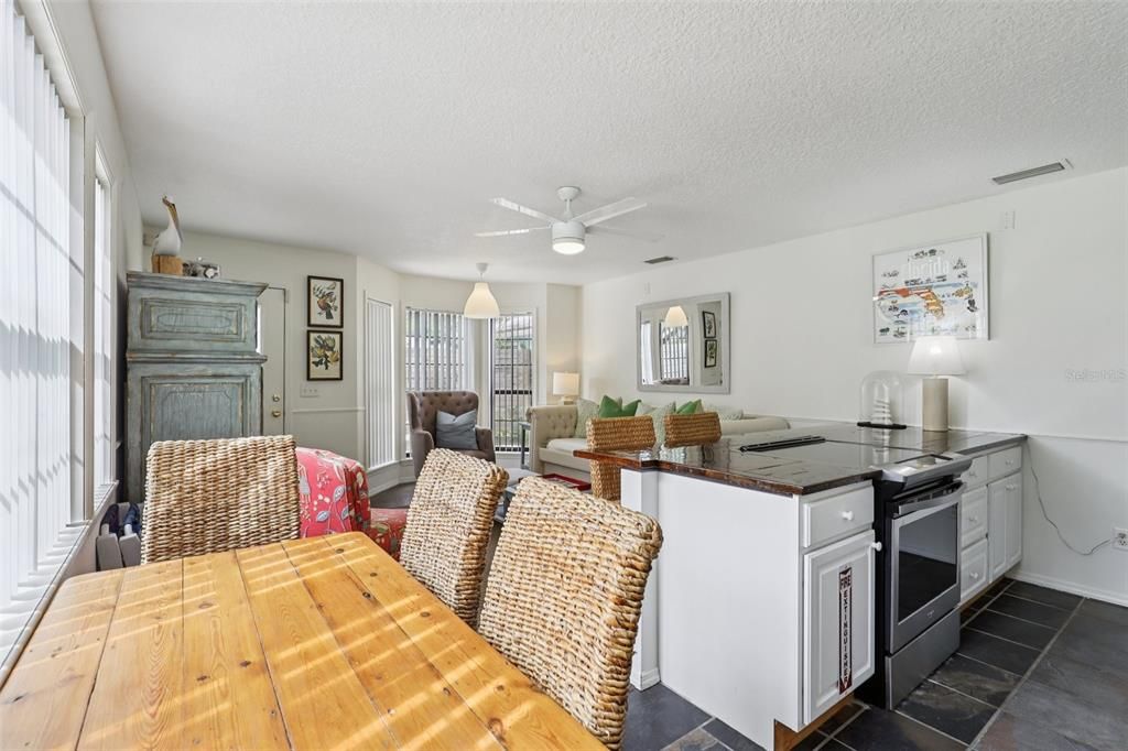 Active With Contract: $625,000 (4 beds, 3 baths, 2516 Square Feet)